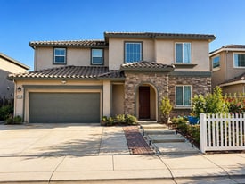 2345 Raphael Way in Lodi, CA - Building Photo