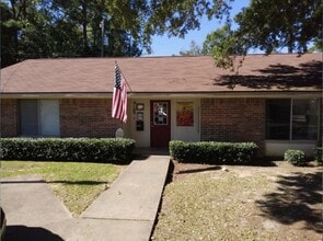 310 W Childers St in Jasper, TX - Building Photo - Building Photo
