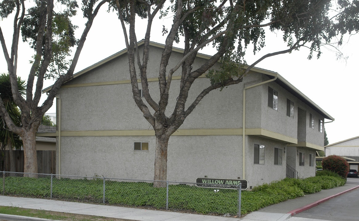 343-359 Willow Ave in Hayward, CA - Building Photo