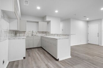 718-728 Skyline Dr in Duncanville, TX - Building Photo - Building Photo