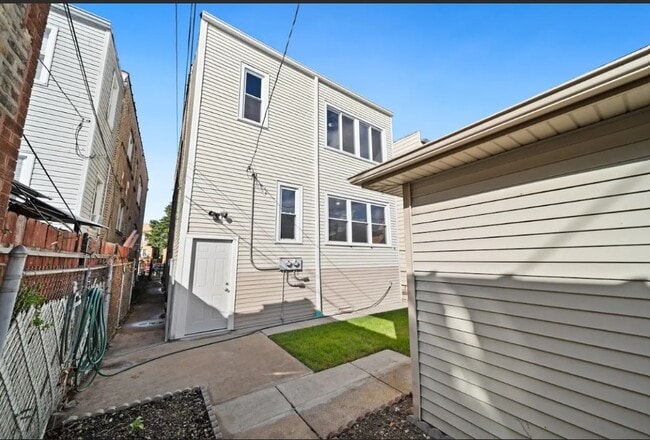 4825 W George St, Unit 1 in Chicago, IL - Building Photo - Building Photo