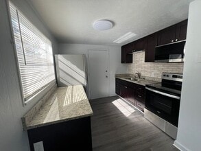 9324 Eastfield Rd in Thonotosassa, FL - Building Photo - Building Photo