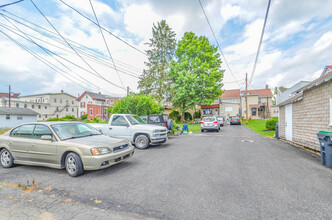 214 E Market St in Orwigsburg, PA - Building Photo - Building Photo