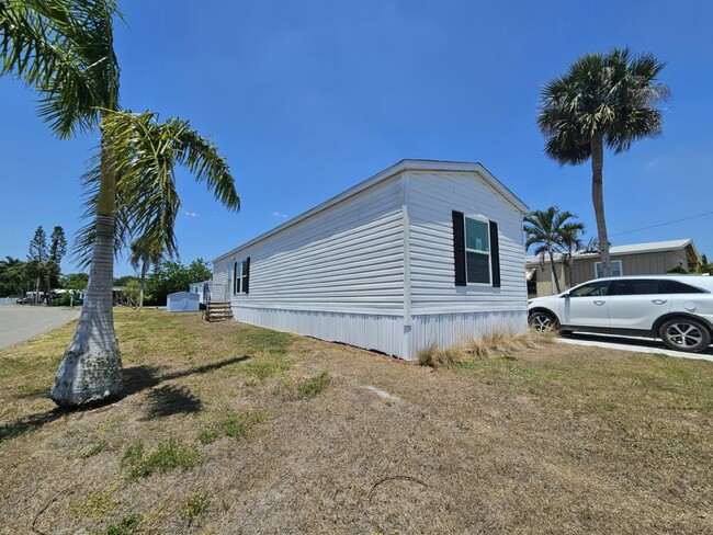 property at 447 Suwanee Dr