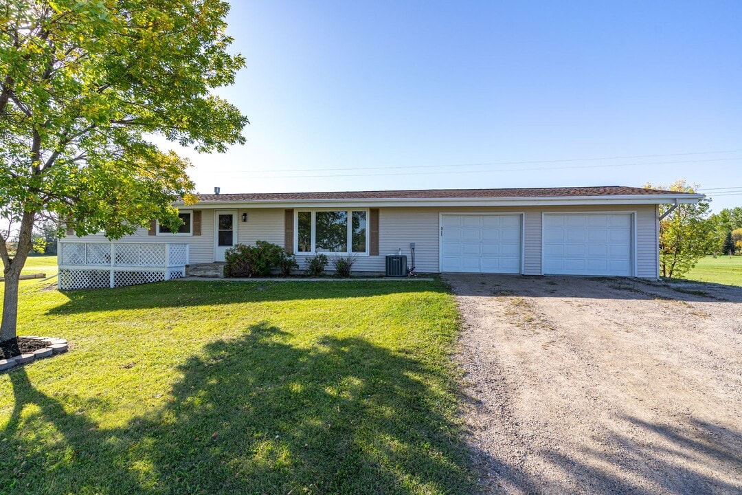 8197 14th Ave S in Grand Forks, ND - Building Photo