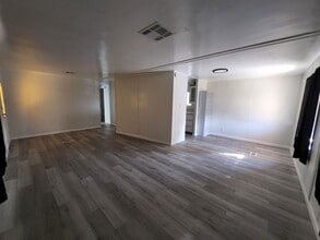 6225 Tigerflower Dr in Bakersfield, CA - Building Photo - Building Photo