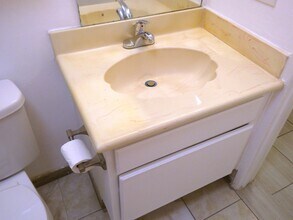 828 N Bunker Hill Ave in Los Angeles, CA - Building Photo - Building Photo