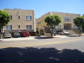 Melrose Studio Apartments in Los Angeles, CA - Building Photo - Building Photo