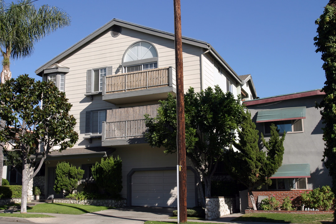 1526 Orizaba Ave in Long Beach, CA - Building Photo