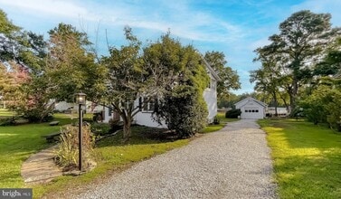 18858 McKays Beach Rd in Leonardtown, MD - Building Photo - Building Photo