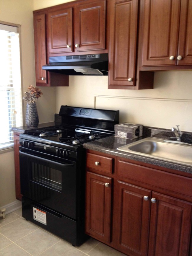 Hillcrest Terrace Apartments in Bladensburg, MD - Foto de edificio - Building Photo