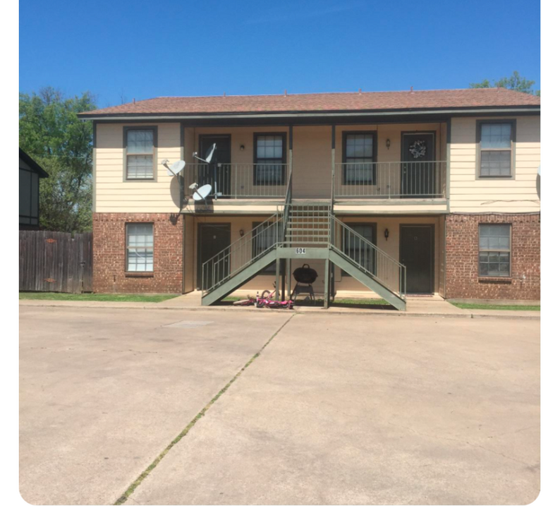 604 Race St in Crowley, TX - Building Photo