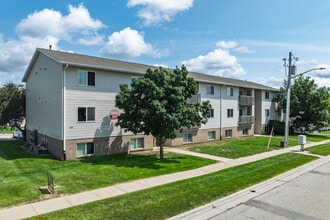 802 Dickinson Ave in Ames, IA - Foto de edificio - Building Photo