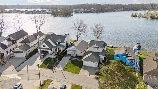 4071 Homestead Dr in Howell, MI - Building Photo - Building Photo