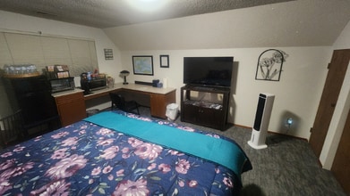 25324 38th Ave S in Kent, WA - Foto de edificio - Building Photo