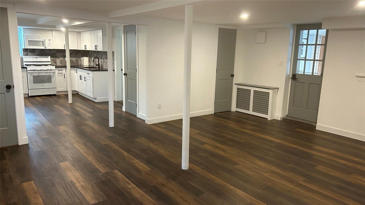 109 Atlantic Ave in Long Beach, NY - Building Photo