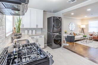 Everly Apartments on Cherry Street in Tulsa, OK - Building Photo - Building Photo