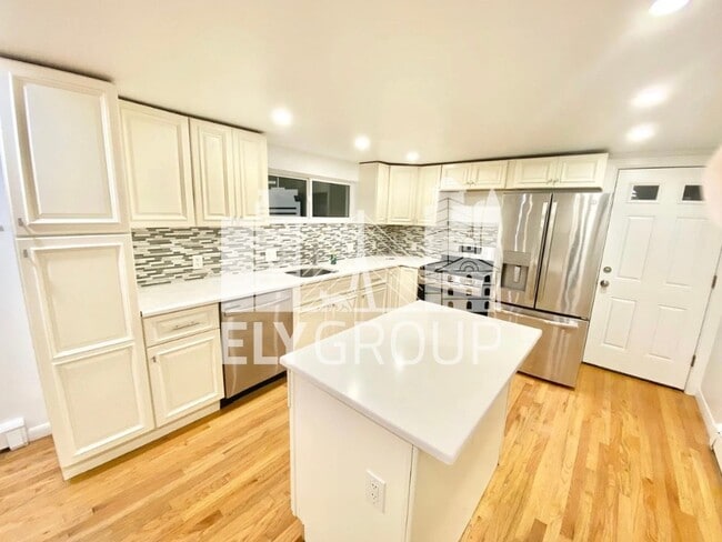 96 Amherst Ave in Waltham, MA - Foto de edificio - Building Photo