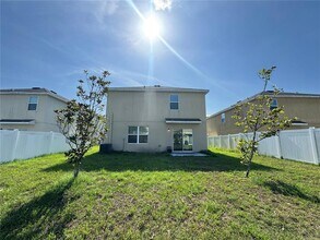 2327 Ashberry Ridge Dr in Plant City, FL - Building Photo - Building Photo