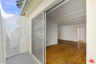 923 N San Vicente Blvd in West Hollywood, CA - Building Photo - Building Photo