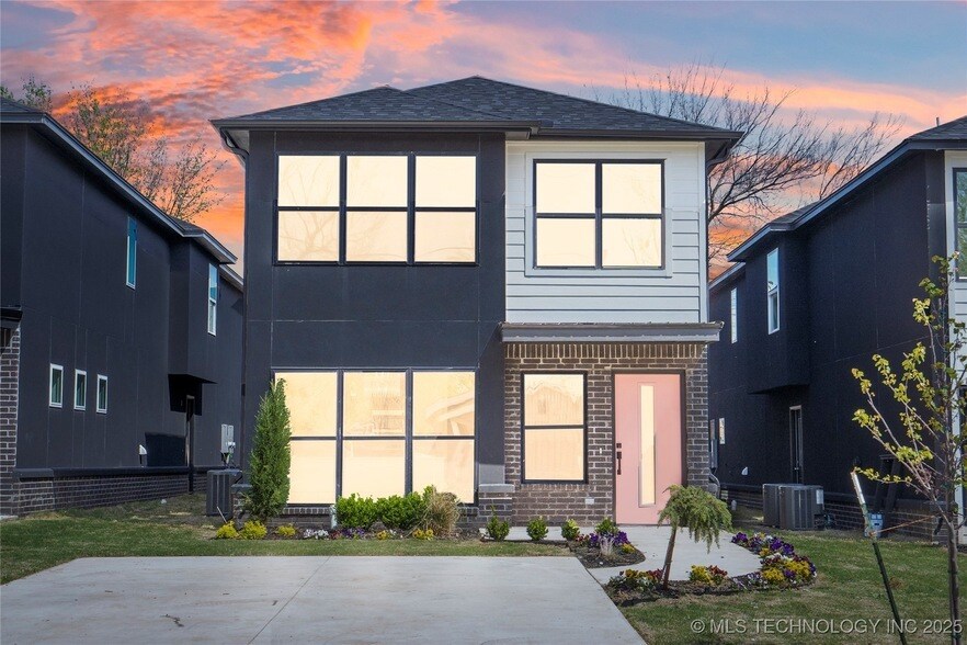 107 N Atlanta St, Unit A in Owasso, OK - Building Photo