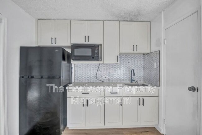 2509 Ala Wai Blvd in Honolulu, HI - Building Photo - Building Photo