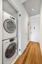 135 Christopher St in New York, NY - Foto de edificio - Building Photo