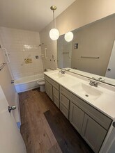7431 Hazelcrest Dr, Unit E in Hazelwood, MO - Building Photo - Building Photo