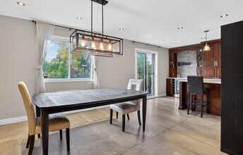 6132 Des Laurentides Boul in Laval, QC - Building Photo - Building Photo