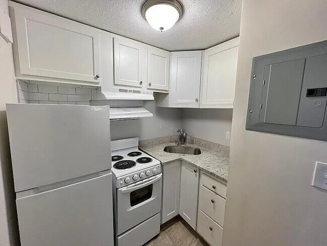2000 Commonwealth Ave, Unit 2018-01