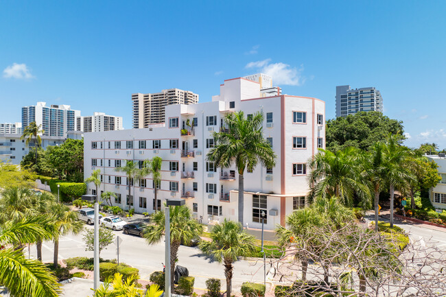 Mantell Plaza in Miami Beach, FL - Building Photo - Building Photo