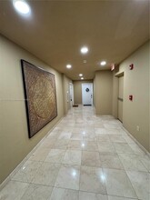 671 Biltmore Way, Unit 402 in Coral Gables, FL - Foto de edificio - Building Photo