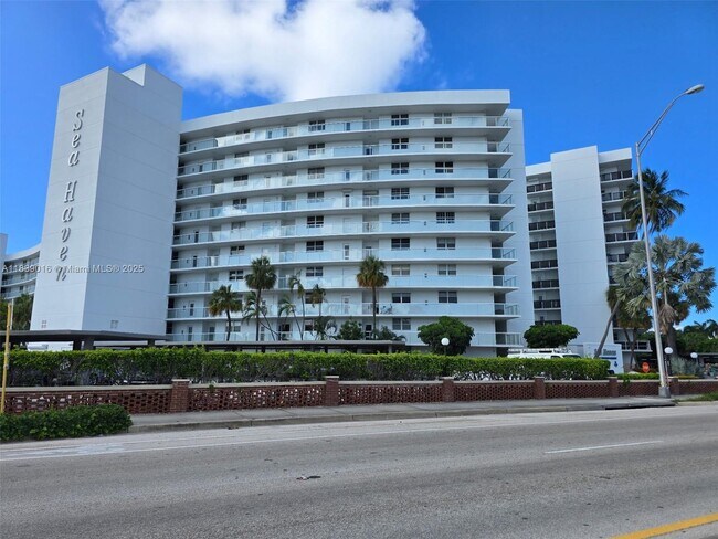 property at 2731 NE 14th Street Causeway