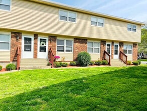 Oak Park Townhomes in Jeffersonville, IN - Foto de edificio - Building Photo