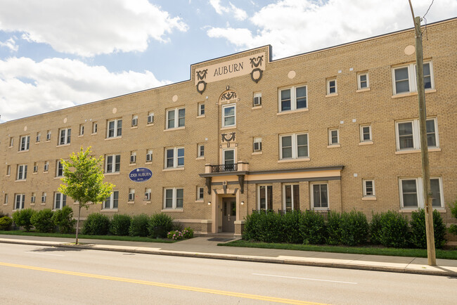 2301 Auburn Avenue in Cincinnati, OH - Foto de edificio - Building Photo
