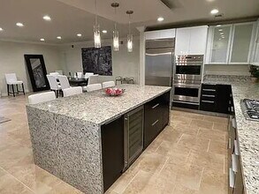 5354 Lindley Ave in Los Angeles, CA - Building Photo - Building Photo