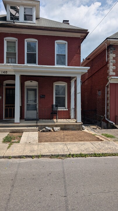 142 Fairground Ave in Hagerstown, MD - Building Photo