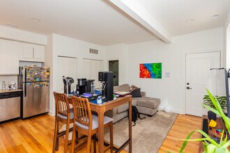 2102 N Damen Ave in Chicago, IL - Building Photo - Building Photo