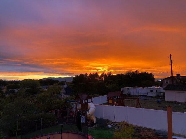 property at 818 S Canyon Dr