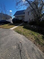 210 Bay Shore Rd in North Babylon, NY - Building Photo