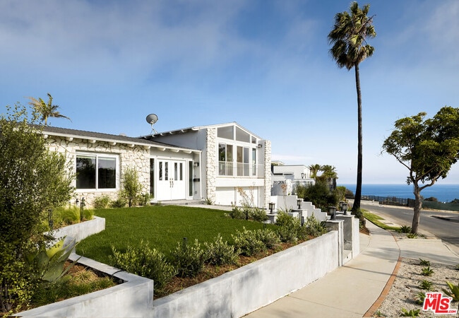 3818 Seahorn Dr in Malibu, CA - Building Photo - Building Photo