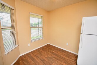 1308 Jacksonville Dr in Jacksonville, TX - Foto de edificio - Building Photo