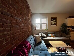 31 Stearns Rd, Unit 4 in Brookline, MA - Building Photo - Building Photo