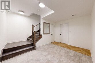 3028 William Cutmore Blvd in Oakville, ON - Building Photo - Building Photo