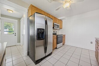 110 W 8th Ave in Conshohocken, PA - Building Photo - Building Photo