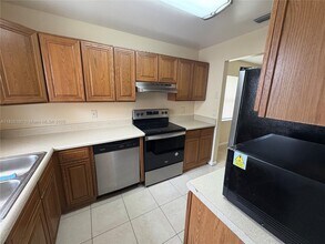 240 NW 12th Ct in Dania Beach, FL - Building Photo - Building Photo