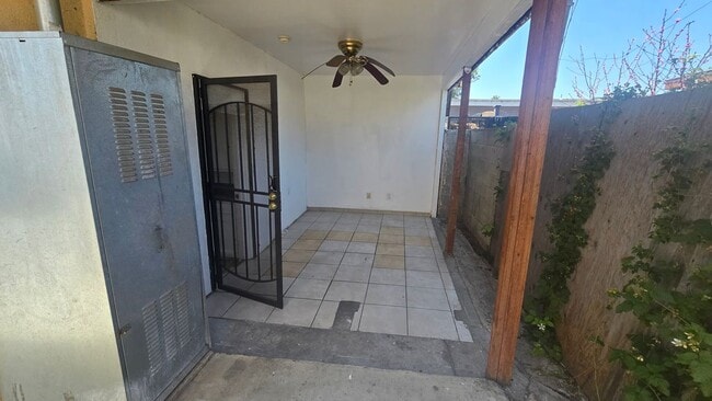 516 W 108th St in Los Angeles, CA - Building Photo - Building Photo