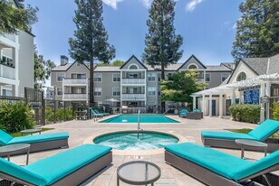 Willow Lake in San Jose, CA - Building Photo