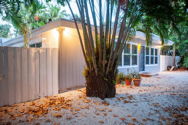 5967 SW 58th Terrace in South Miami, FL - Building Photo - Building Photo