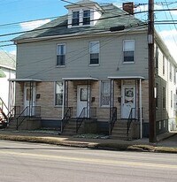183 S Mount Vernon Ave, Unit A in Uniontown, PA - Building Photo